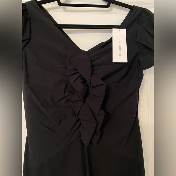 Diane von Furstenberg Brand New Samaya Ruffle Front Deep V Front V Black Size: 6 - Picture 2 of 4